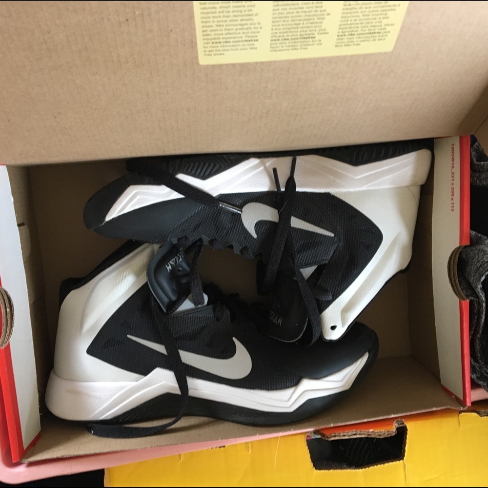Nike basketball shoes- size 8 in womens